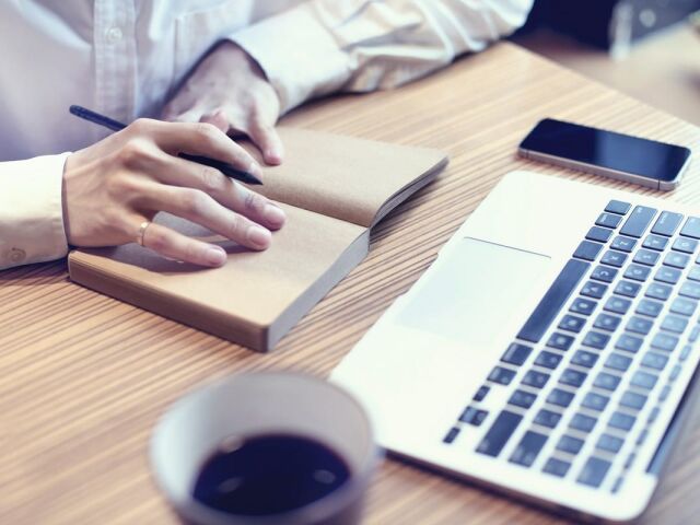 Jak zamawiać książki o psychologii online? Poradnik krok po kroku